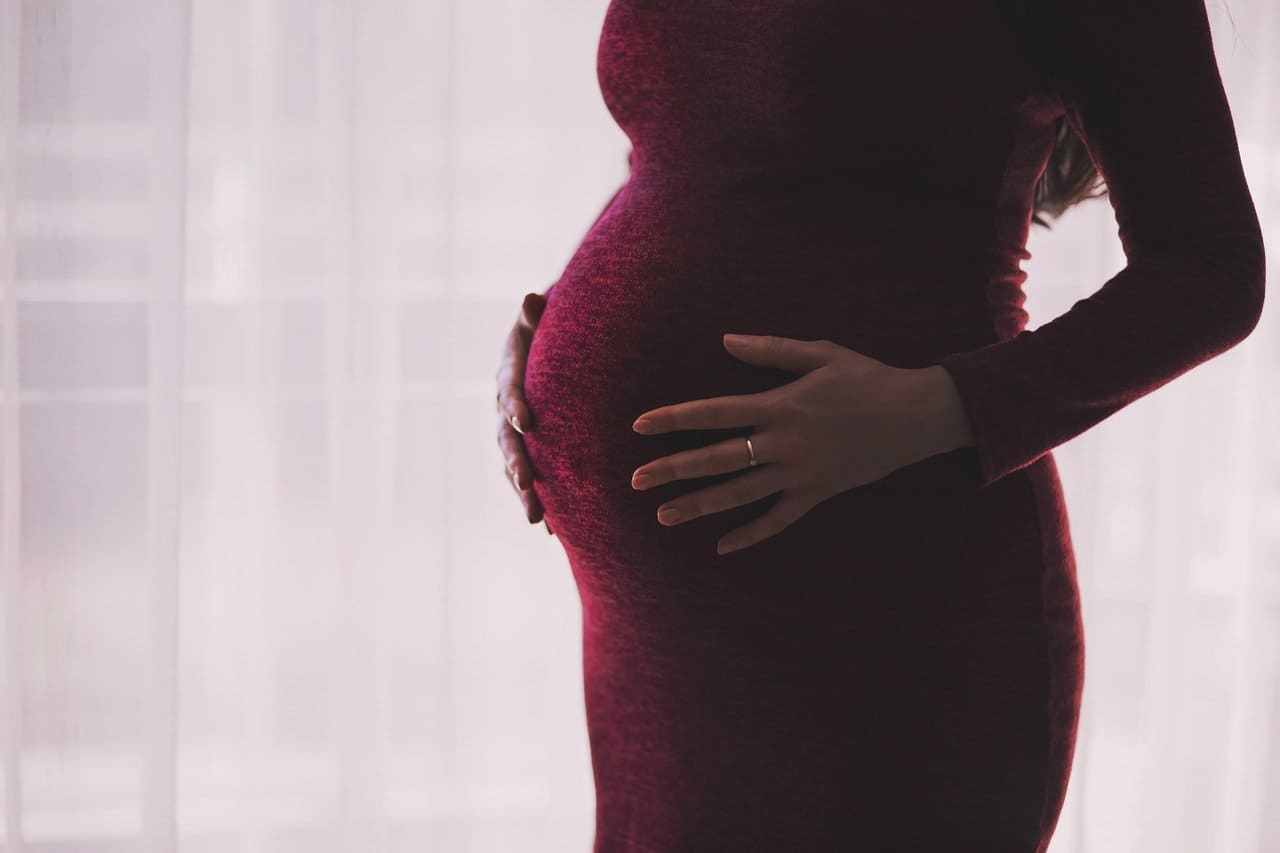 donna incinta nausea in gravidanza