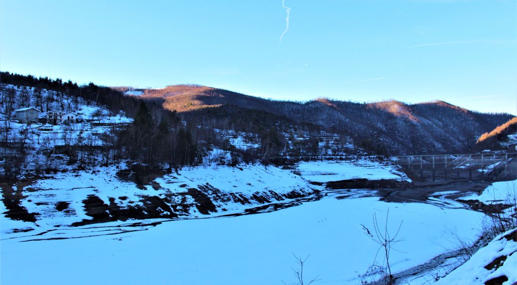 lago osiglia inverno liguria